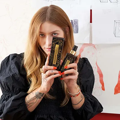 SebastianPro-DarkOil02-VerticalCard.jpg Mira Mariah holding the Dark Oil product by Sebastian Professionals